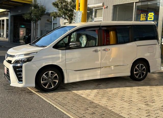 
								Toyota Voxy full									