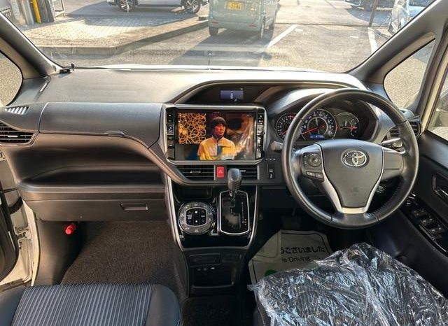 
								Toyota Voxy full									