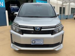TOYOTA VOXY HYBRID V