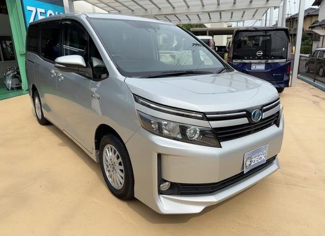 
								TOYOTA VOXY HYBRID V full									