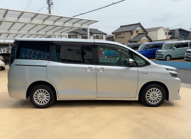 
								TOYOTA VOXY HYBRID V full									