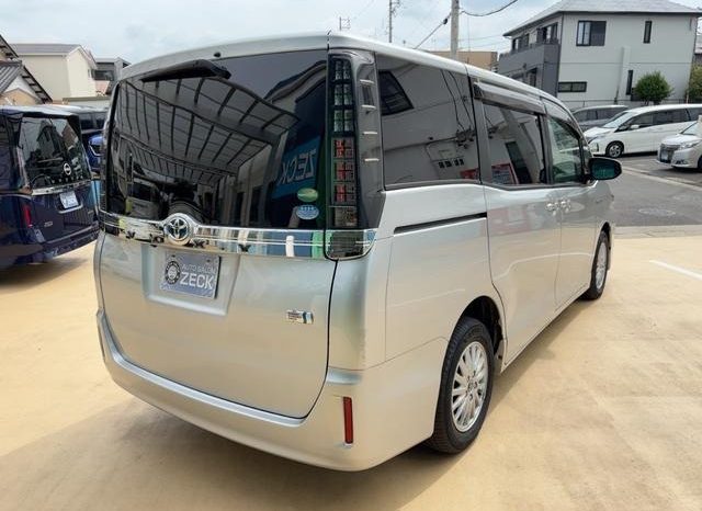 
								TOYOTA VOXY HYBRID V full									