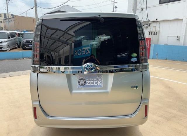 
								TOYOTA VOXY HYBRID V full									