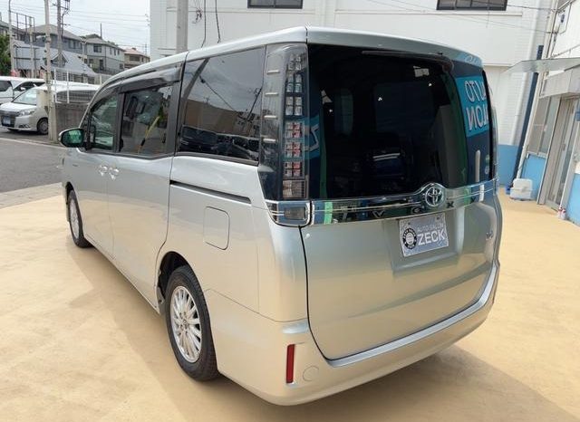 
								TOYOTA VOXY HYBRID V full									