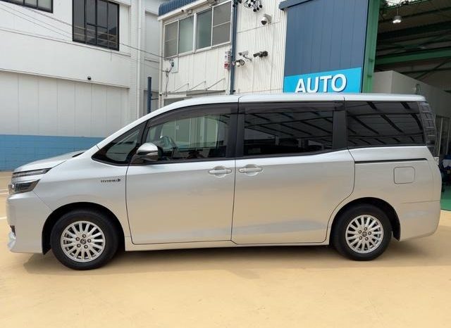 
								TOYOTA VOXY HYBRID V full									