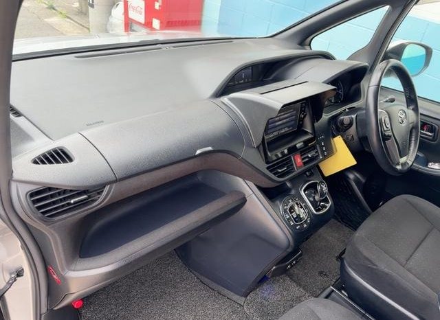 
								TOYOTA VOXY HYBRID V full									