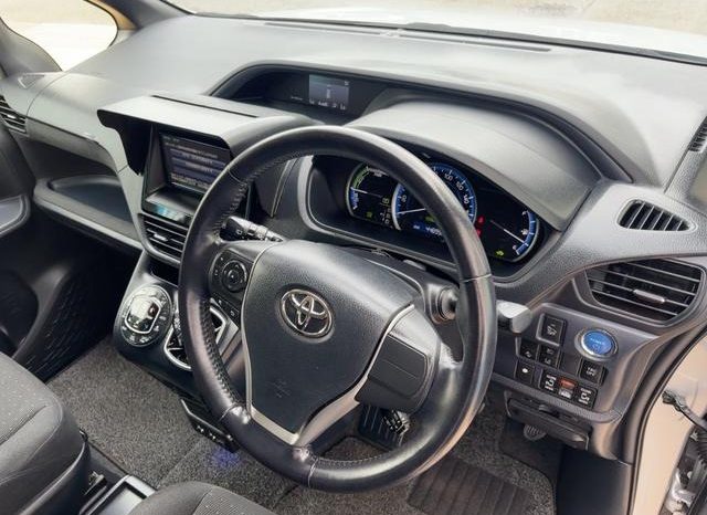 
								TOYOTA VOXY HYBRID V full									