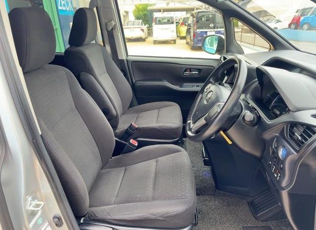 
								TOYOTA VOXY HYBRID V full									