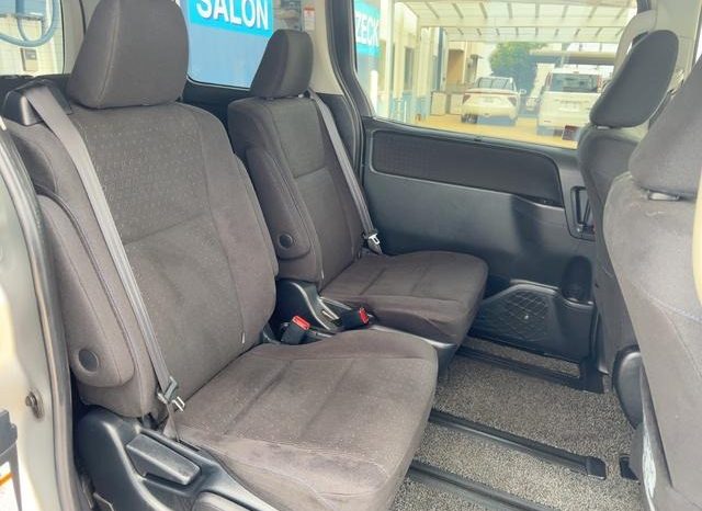 
								TOYOTA VOXY HYBRID V full									