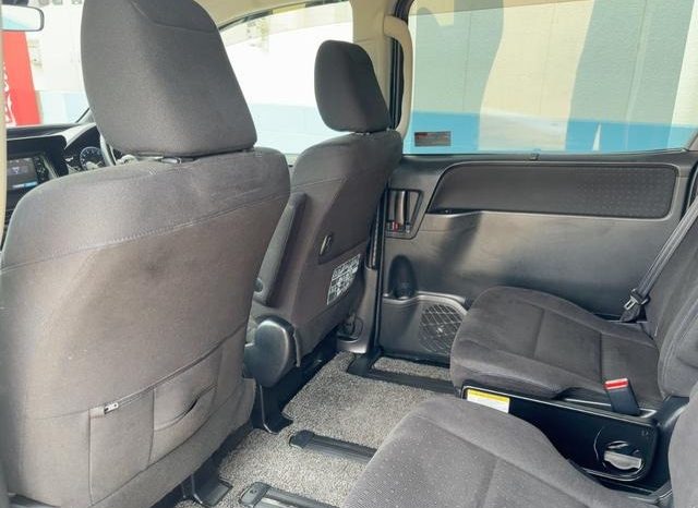 
								TOYOTA VOXY HYBRID V full									