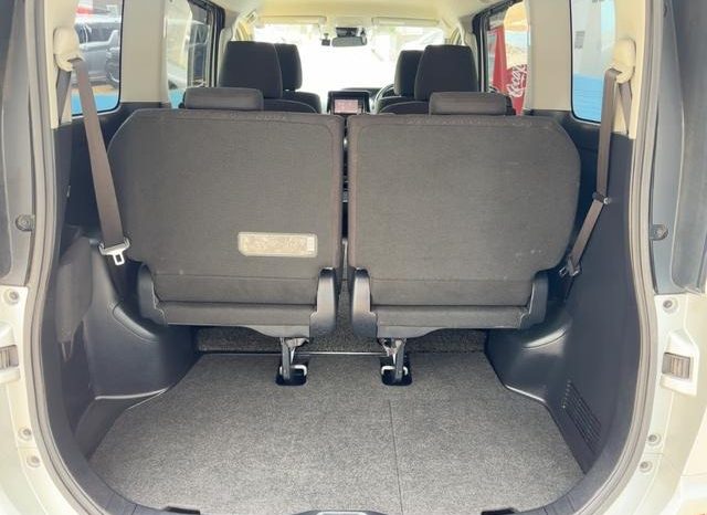 
								TOYOTA VOXY HYBRID V full									