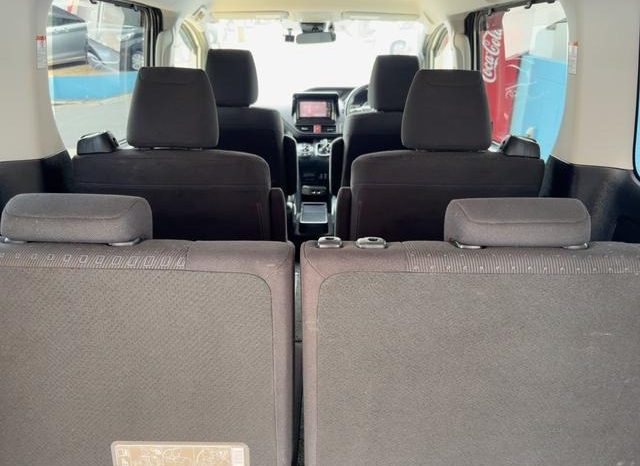 
								TOYOTA VOXY HYBRID V full									
