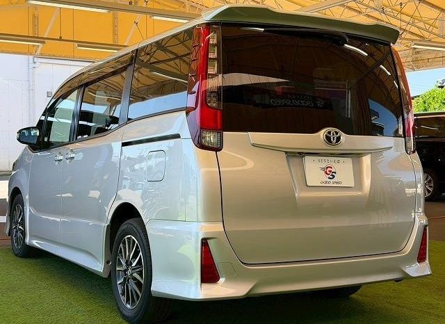 
								TOYOTA NOAH SI full									