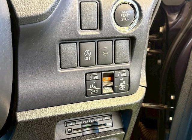 
								TOYOTA NOAH SI full									