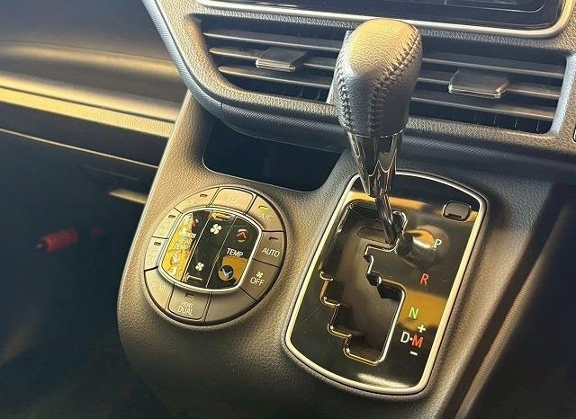 
								TOYOTA NOAH SI full									