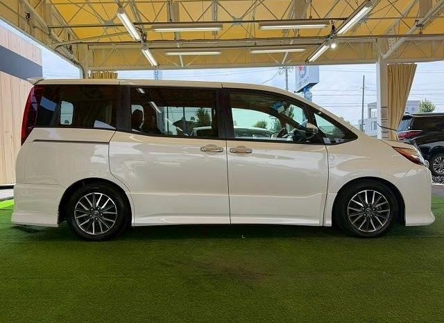 
								TOYOTA NOAH SI full									