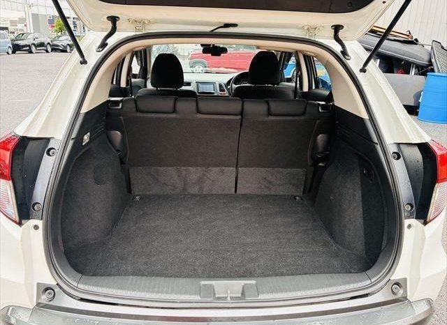 
								HONDA VEZEL HYBRID X full									