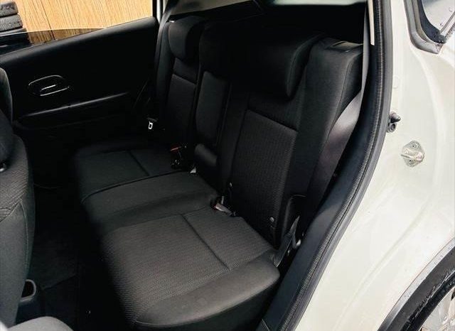 
								HONDA VEZEL HYBRID X full									