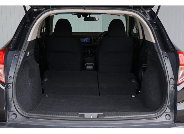 
								HONDA VEZEL X full									