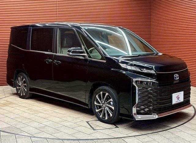 
								TOYOTA VOXY HYBRID S-Z full									