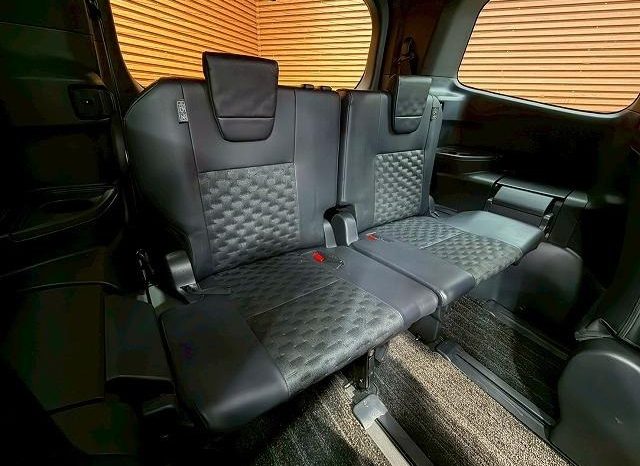 
								TOYOTA VOXY HYBRID S-Z full									