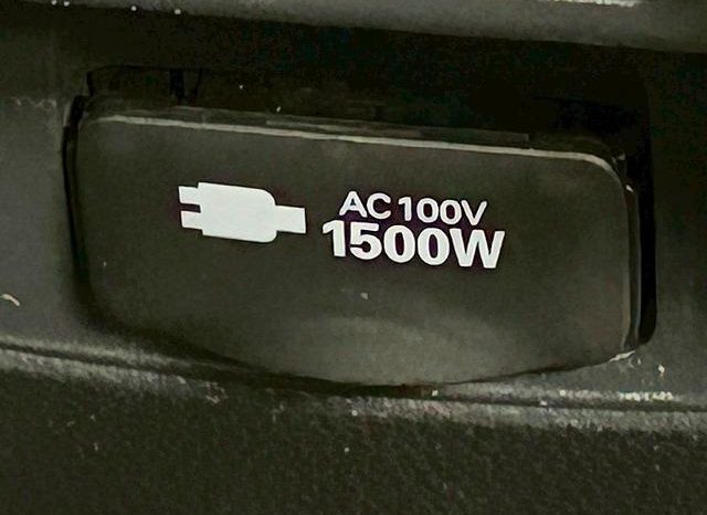 
								TOYOTA VOXY HYBRID S-Z full									