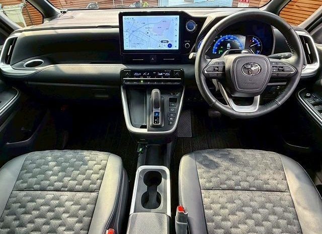 
								TOYOTA VOXY HYBRID S-Z full									