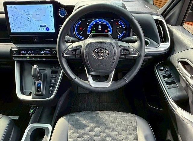 
								TOYOTA VOXY HYBRID S-Z full									