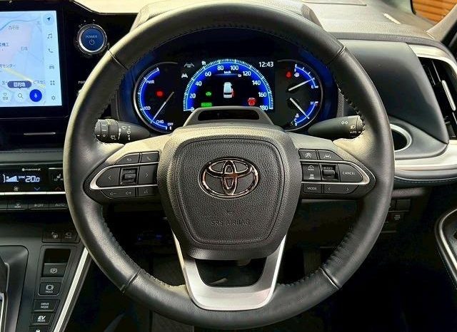 
								TOYOTA VOXY HYBRID S-Z full									