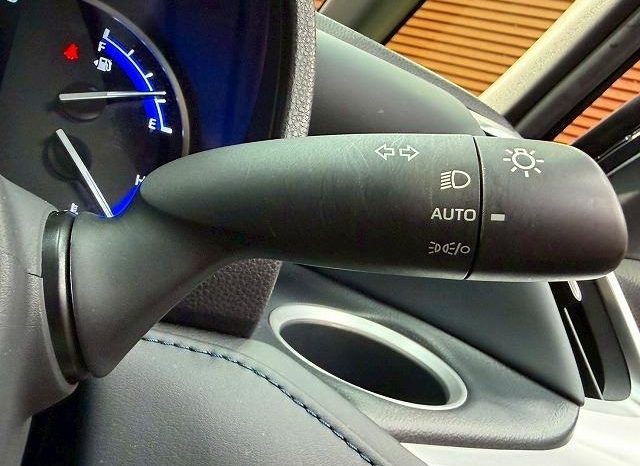 
								TOYOTA VOXY HYBRID S-Z full									
