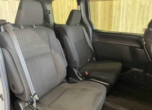 
								TOYOTA VOXY HYBRID V full									