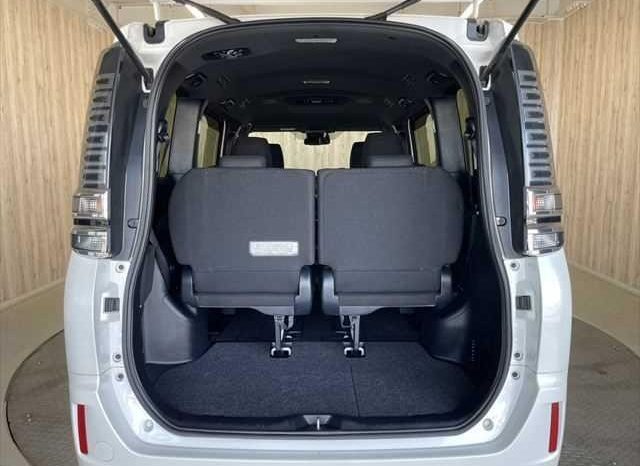 
								TOYOTA VOXY HYBRID V full									