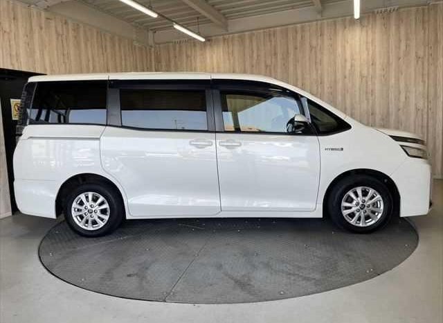 
								TOYOTA VOXY HYBRID V full									
