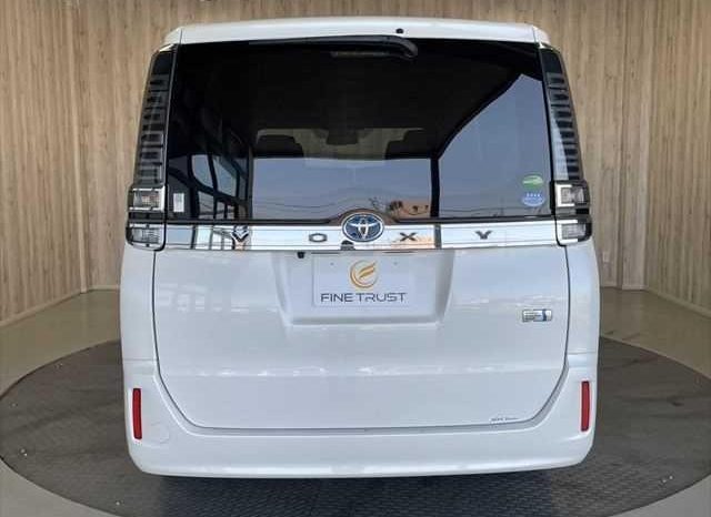 
								TOYOTA VOXY HYBRID V full									