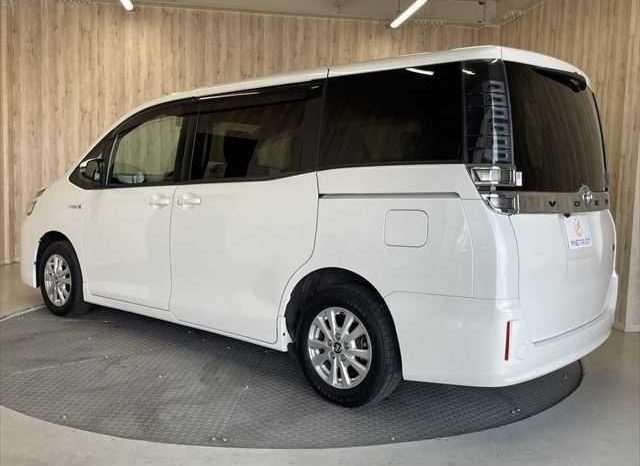 
								TOYOTA VOXY HYBRID V full									