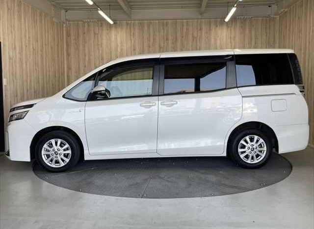 
								TOYOTA VOXY HYBRID V full									