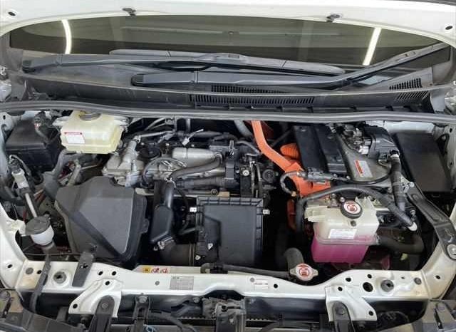 
								TOYOTA VOXY HYBRID V full									