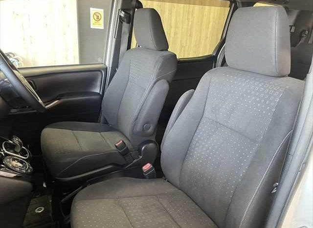 
								TOYOTA VOXY HYBRID V full									