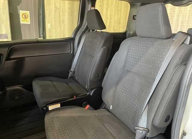 
								TOYOTA VOXY HYBRID V full									