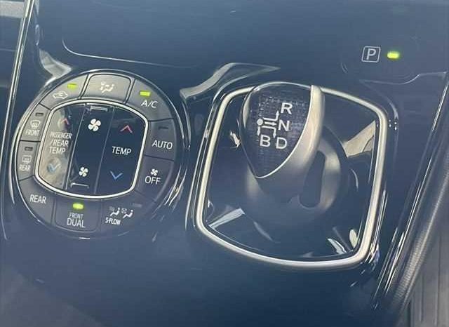 
								TOYOTA VOXY HYBRID V full									