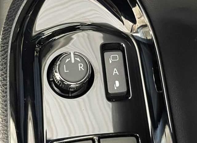 
								TOYOTA VOXY HYBRID V full									