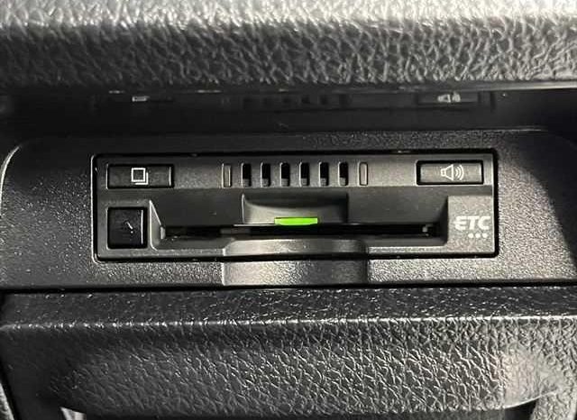 
								TOYOTA VOXY HYBRID V full									