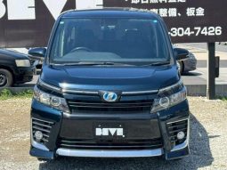 TOYOTA VOXY HYBRID ZS