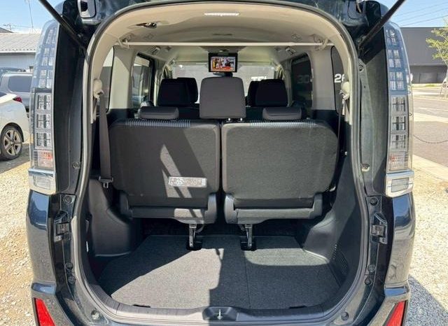 
								TOYOTA VOXY HYBRID ZS full									