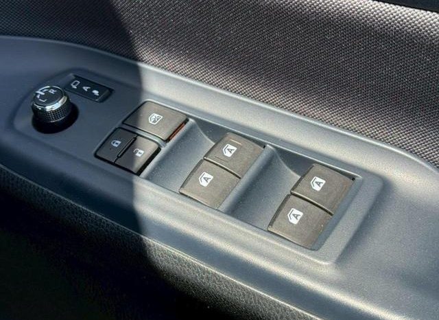 
								TOYOTA VOXY HYBRID ZS full									