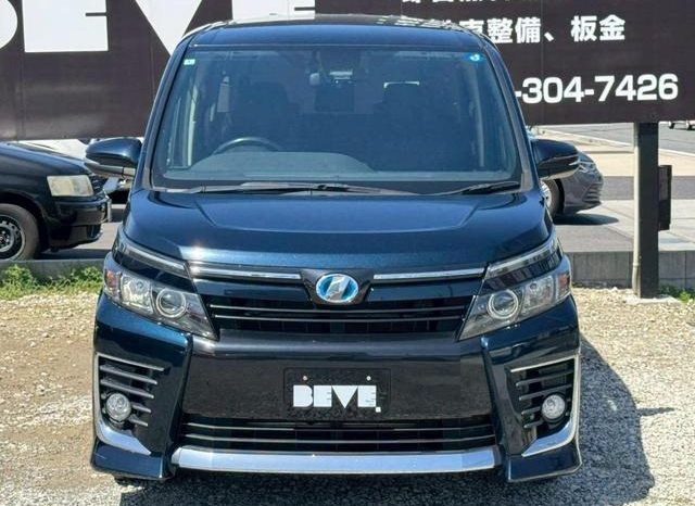 
								TOYOTA VOXY HYBRID ZS full									
