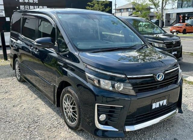 
								TOYOTA VOXY HYBRID ZS full									