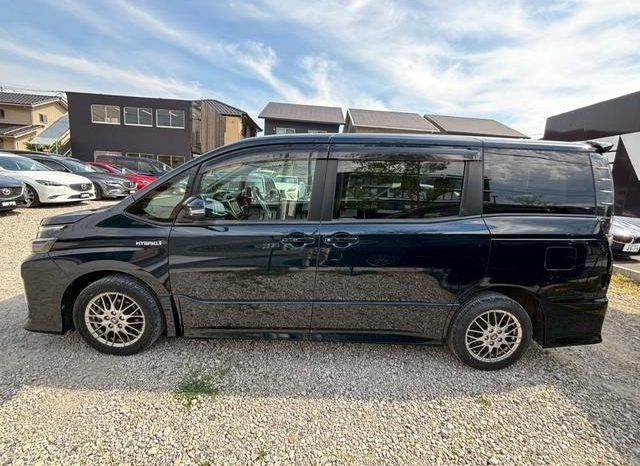 
								TOYOTA VOXY HYBRID ZS full									