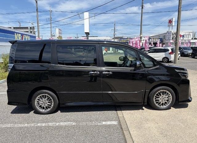 
								TOYOTA VOXY HYBRID ZS KIRAMEKI II full									
