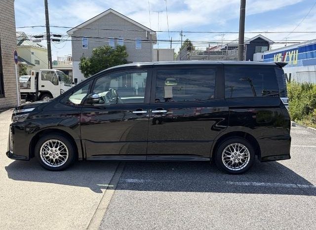 
								TOYOTA VOXY HYBRID ZS KIRAMEKI II full									